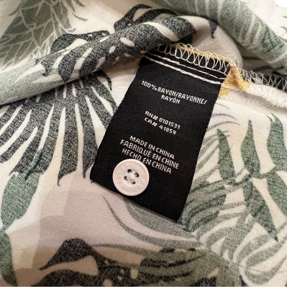 Mad Engine Men’s Pineapple & Palm Leaf Button Down Shirt, Size Large. - Picture 6 of 11